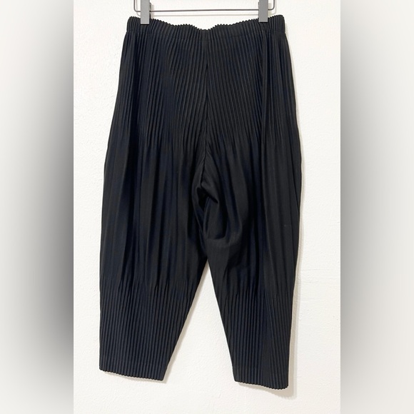 Issey Miyake Black Pleated Ankle Pants - Picture 5 of 12